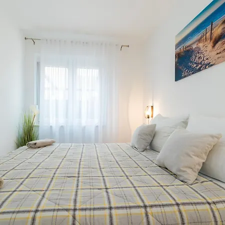 Apartment Im Erdgeschoss Mit Ueberdachter Terrasse